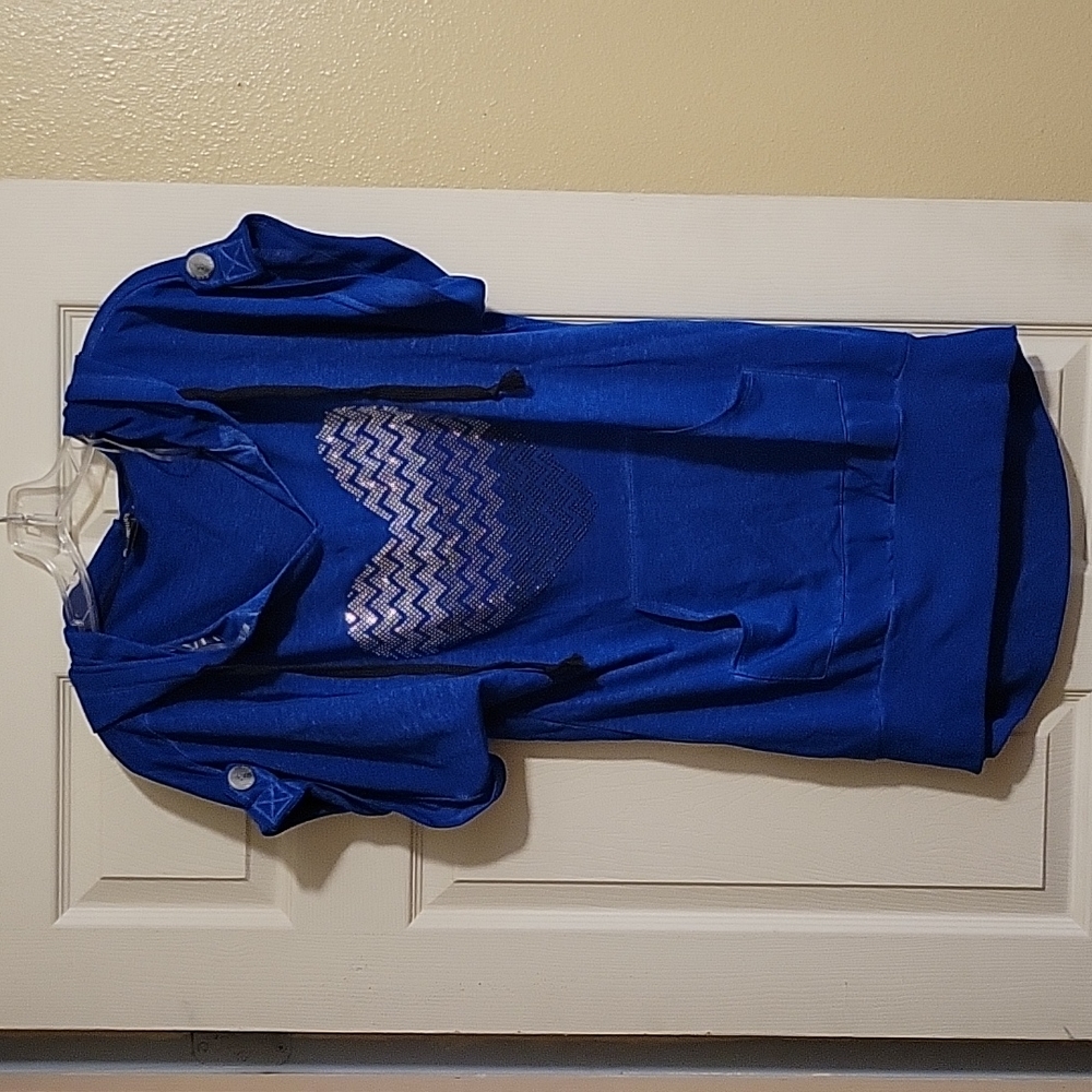 Short sleeve hooded shirt size XL in juniors